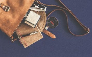 4 essentiels beauté à avoir dans son sac à main au quotidien