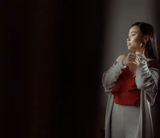 Robes de chambre élégantes : comment allier confort et style dans votre maison