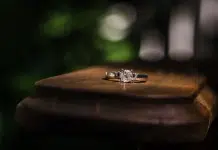 Où se porte le solitaire ?