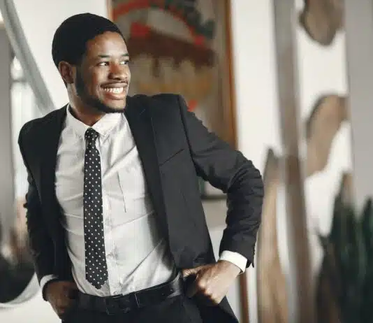 Les secrets d’une ceinture de costume noir réussie