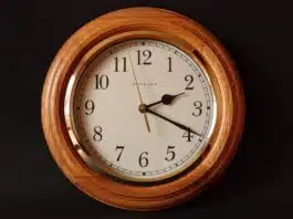 Comment entretenir efficacement une montre en bois