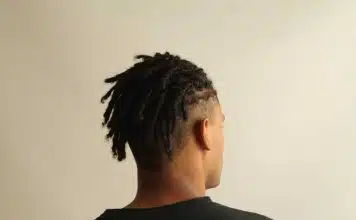 Le style réinventé : l’homme aux dreadlocks courts et dégradés Le style réinventé l'homme aux dreadlocks courts et dégradés