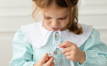 Montessori et autonomie : s’habiller seul, mission impossible ?