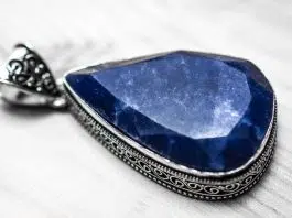 Bijoux en pierre naturelle : plus que de simples accessoires