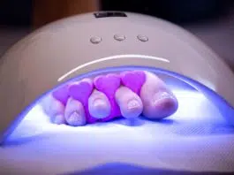 Quelle puissance minimale doit avoir la lampe UV pour être efficace ?