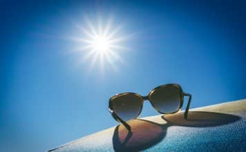 Les lunettes de soleil : quelle catégorie choisir pour obtenir la meilleure qualité et le meilleur prix ? brown framed sunglasses